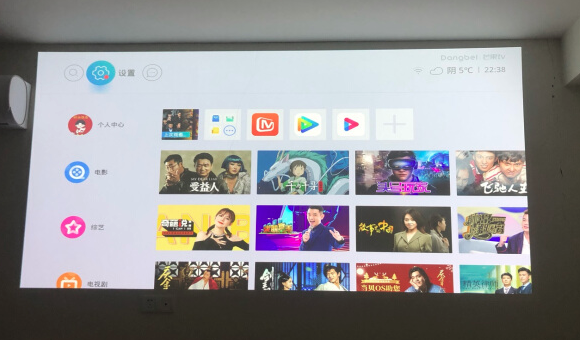 怎样用放大镜DIY家用投影仪，怎么用放大镜制作投影仪（网友说玩玩行投影仪还是买的好用）