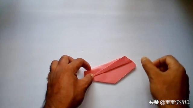 手工飞机怎么做，手工飞机的制作方法（用普通纸做折纸飞机玩具）