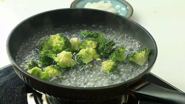 鹌鹑蛋是发物吗，属于发物的食物一览表（8种“增补食物”要多吃）