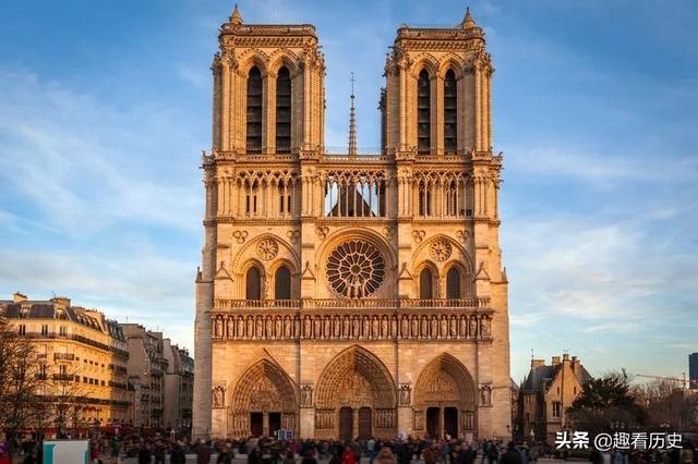 巴黎圣母院英文，巴黎圣母院的经典名句英文（巴黎圣母院：人间善恶美丑）