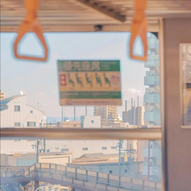 动漫帅哥美女图片，帅哥美女杂图（图王鲨鱼哥第33期33套微信头像加背景图）