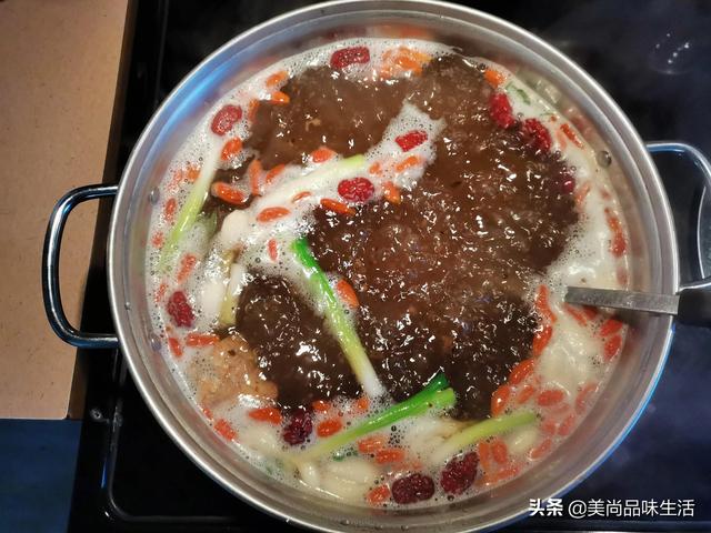 家庭简易清汤火锅底料，自制清汤火锅底料（火锅汤底用什么熬最好）