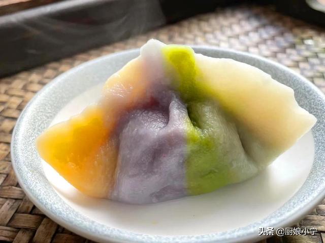 彩色饺子皮怎么做，彩色饺子皮怎么做不变色窍门（冬至教你做彩色饺子）