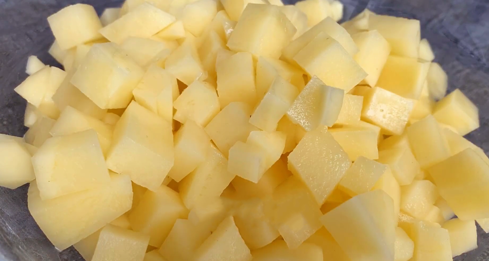 图片[2]-【炒土豆】做法步骤图 比大鱼大肉还香 过年用它招待客人特棒-起舞食谱网