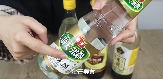 米醋和香醋的区别，香醋和白醋的区别（白醋区别这么大）