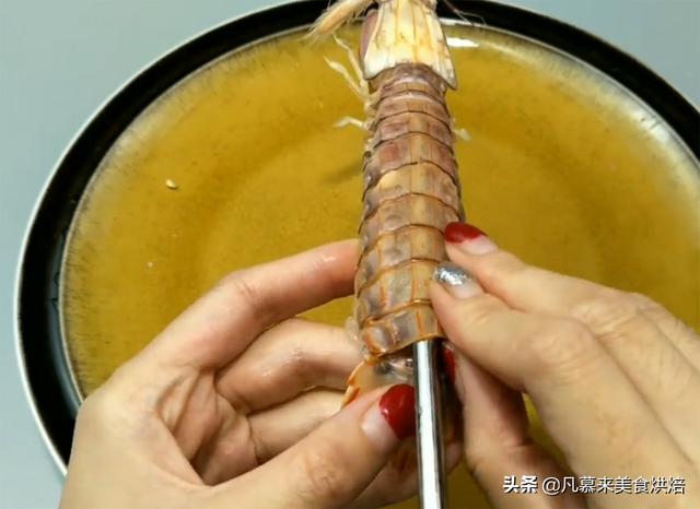 皮皮虾怎么剥皮，皮皮虾怎么剥（皮皮虾好吃不好剥）