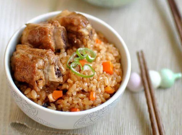 排骨米饭的做法，排骨米饭怎么焖好吃（6步搞定排骨焖饭）