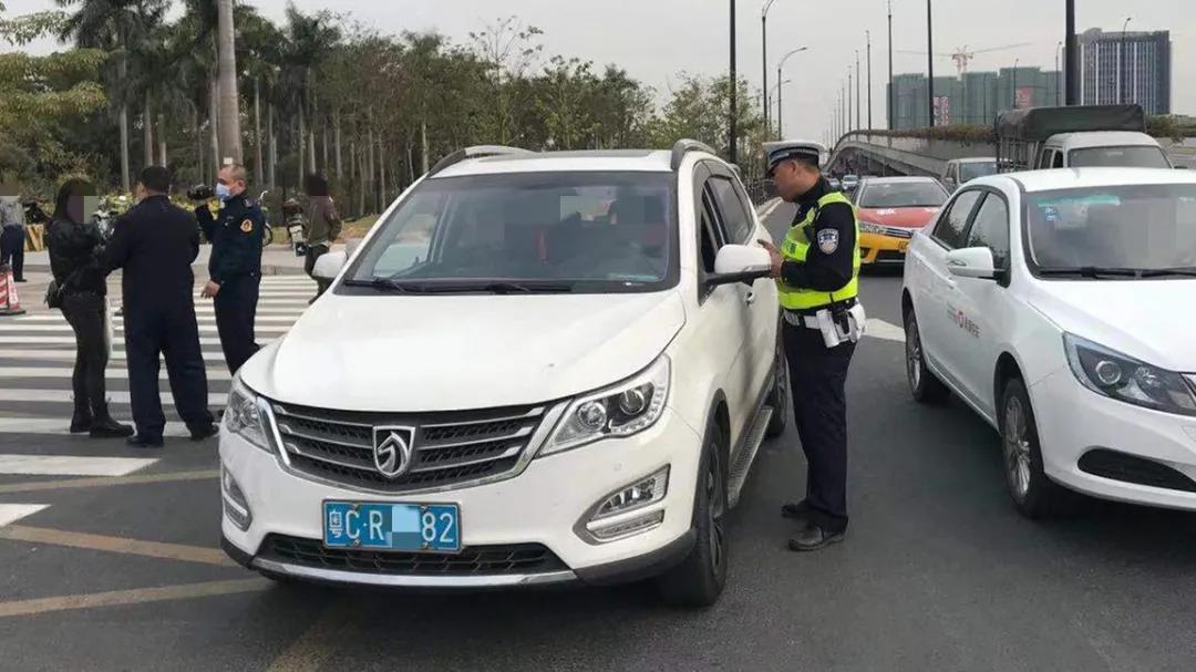 网约车合法吗(网约车合法为什么运管还罚款)