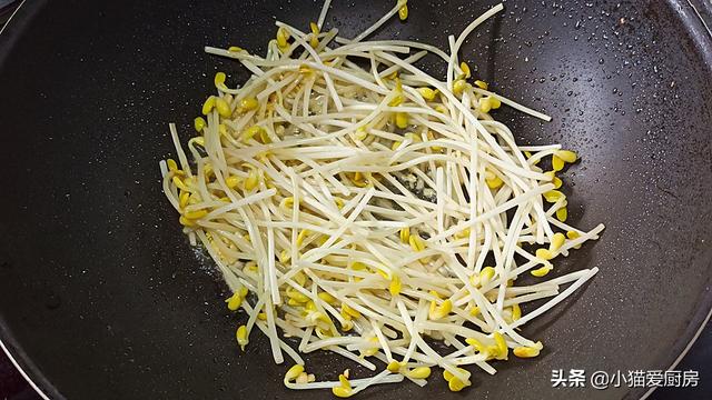 黄豆芽炒多久能熟，黄豆芽炒几分钟能熟（香干炒豆芽这道菜这么做）