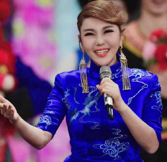 《套马杆》原唱揭心酸往事，早年在夜总会唱歌，现仍在农村跑商演