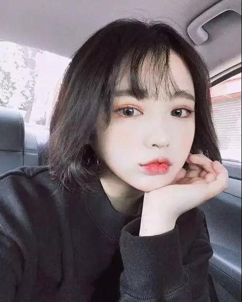 爱自拍女孩必学的姿势，爱自拍女孩必学的姿势有哪些（学好女生最爱的12个自拍姿势）