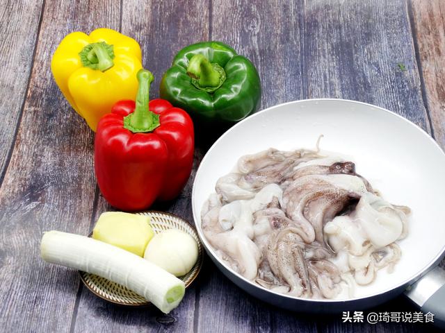 白灼八爪鱼的做法，鲜活八爪鱼的做法（学会了八爪鱼脆嫩又好吃）