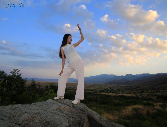 群山的好词好句，群山之巅好词好句（群山如黛 岁月萦香）