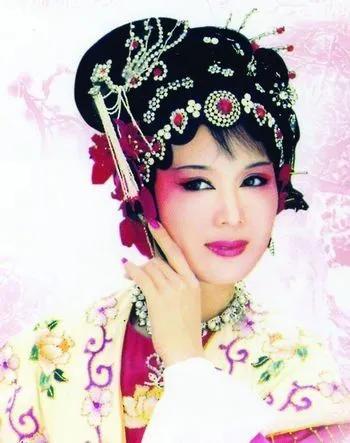 黄梅戏五朵金花,黄梅戏五朵金花是哪五个(42岁嫁小15岁老公) 黄梅戏五朵金花,黄梅戏五朵金花是哪五个(42岁嫁小15岁老公)