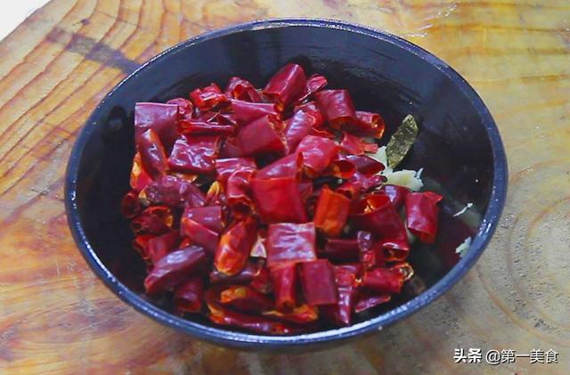 麻辣水煮鱼片最正宗的做法，厨师长教你做水煮麻辣鱼片