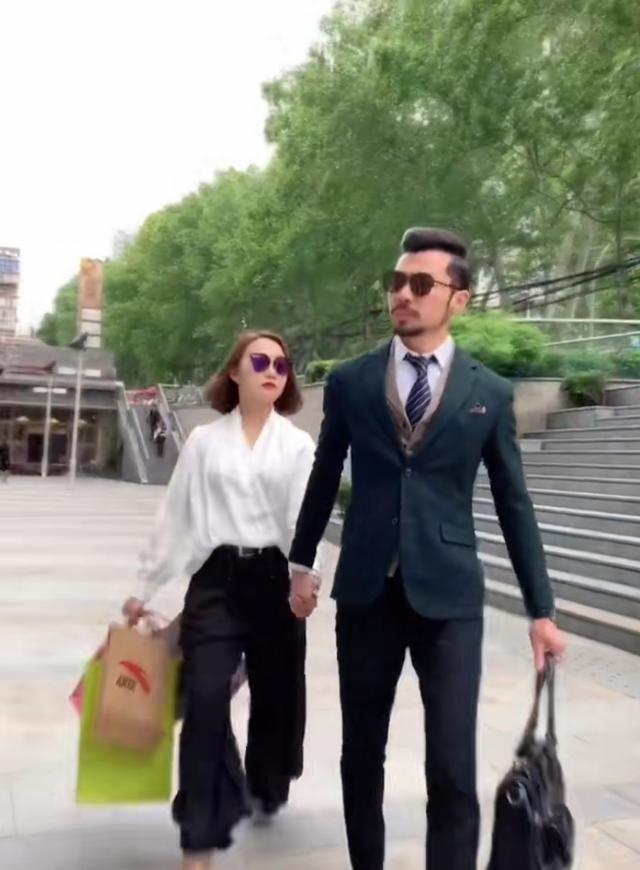 岳老板怎么不直播带货了，岳老板怎么不直播带货了呢？
