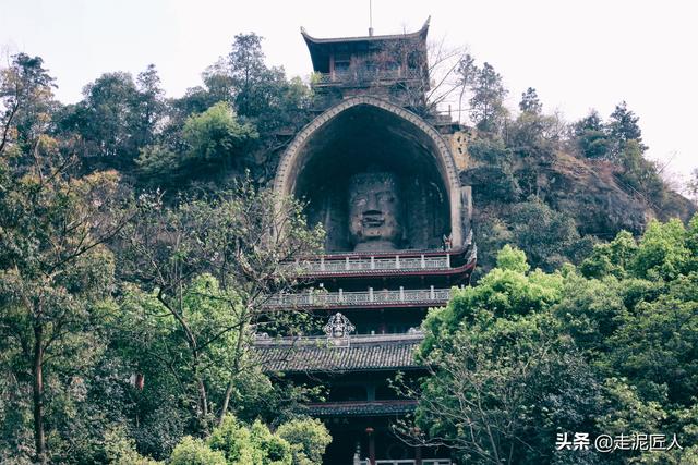 荣县大佛介绍，荣县大佛寺简介（雄伟壮观——荣县大佛）