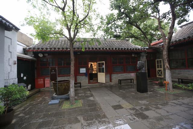 老舍的主要作品有哪些，老舍的主要作品有哪些长篇小说（《骆驼祥子》《四世同堂》《龙须沟》《茶馆》等）