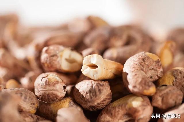 腰果的皮可以吃吗，红皮腰果的皮可以吃吗（这个腰果有点儿性感）