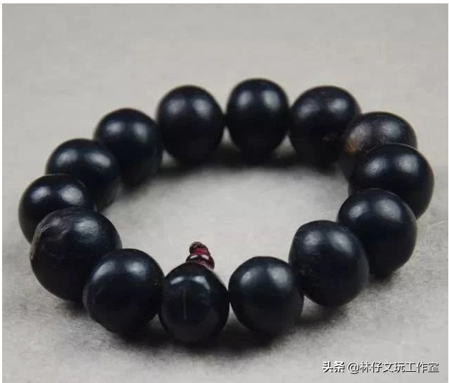 适合做手串的植物种子，适合做手串的植物种子是什么（这些路边捡的树籽儿串成手串）