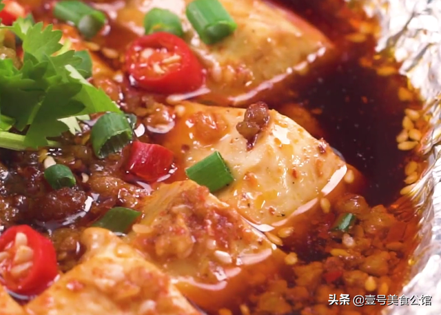 锡纸豆腐的做法，锡纸干豆腐怎么做的（美味的鲜辣锡纸烤豆腐）