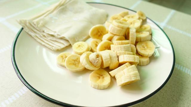 剩的馄钝皮可以做什么美食，剩的馄钝皮可以做什么美食呢（用剩下的馄饨皮别扔）