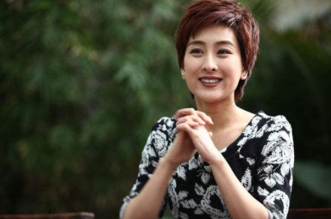21岁出道曾2夺视后，因神助攻李小璐，39岁马苏成圈中“绝缘体”
