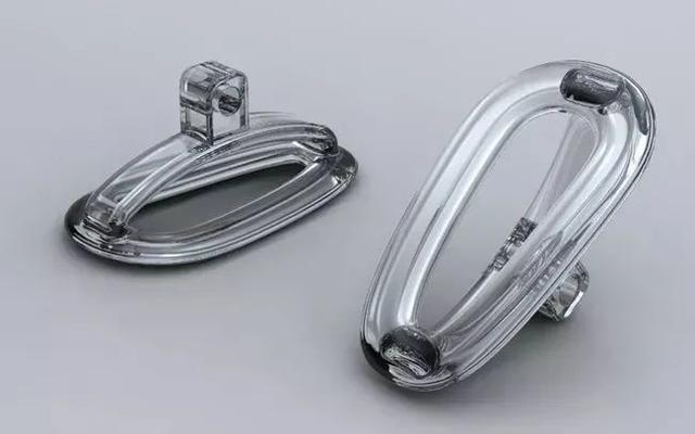 眼镜鼻托正确位置图片，鼻托大头朝上还是下（鼻梁上总有两个小红坑）