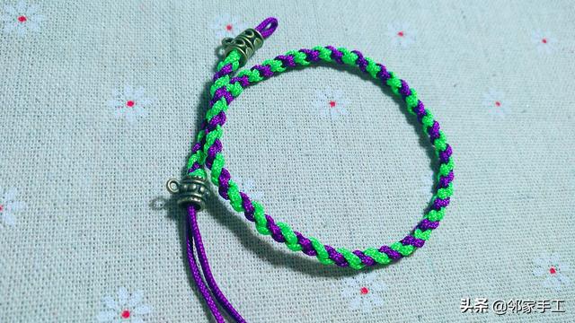 四股辫子的编法慢动作分解，四股辫编法图解（圆形四股辫图文教程编法一）