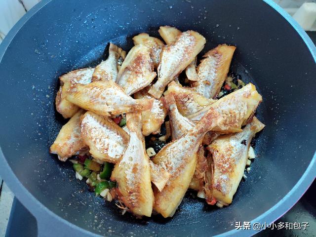 剥皮鱼怎么做才好吃，大剥皮鱼的家常做法（这样烧剥皮鱼干）