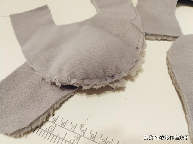 如何制作手工娃娃的袜子，裁衣服剩余的零碎布头不要扔