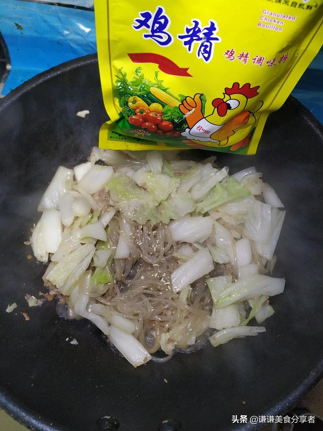 怎样做美味的白菜粉条炒肉末，白菜猪肉炒粉条怎么做（白菜粉条炒肉末就上桌了）