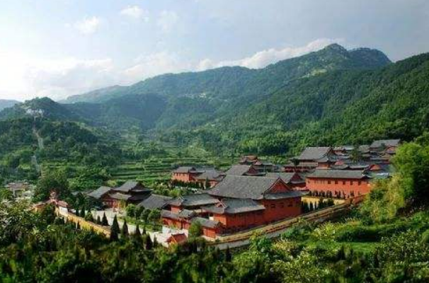 黄梅县属于哪个市，黄梅戏起源于哪个省（因为一座山而得名）