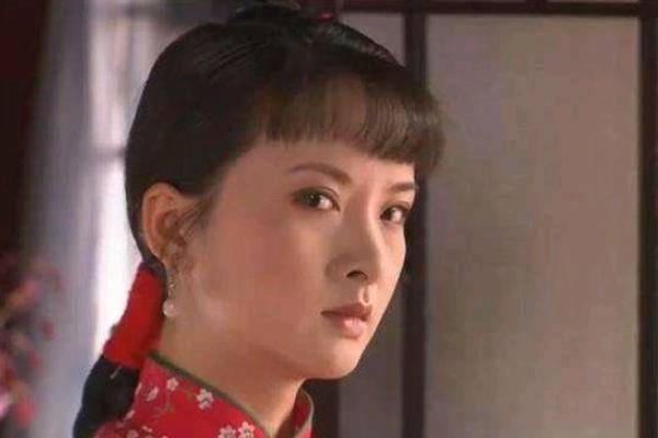 师小红演员父母做什么的，他们年龄相差11岁