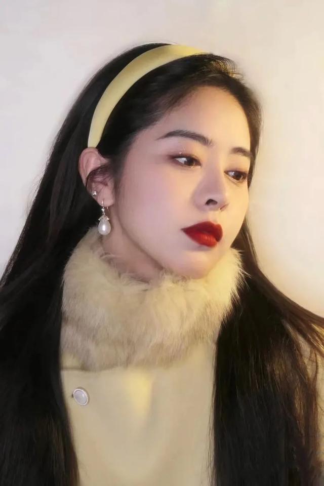 什么发型显脸小显年轻，适合瘦脸的发型（简单易打理的4款发型）