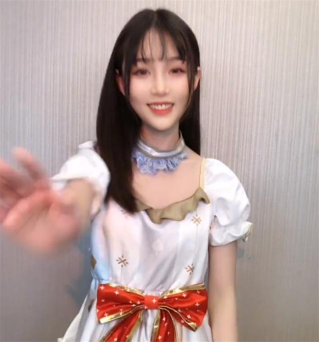 齐b小短裙游戏怎么玩，变态单机游戏盒子（腐团儿COS很大胆）