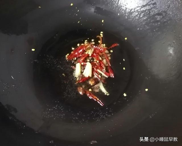 干豆腐丝怎么炒，葱油干豆腐怎么做（家常炒豆腐丝）