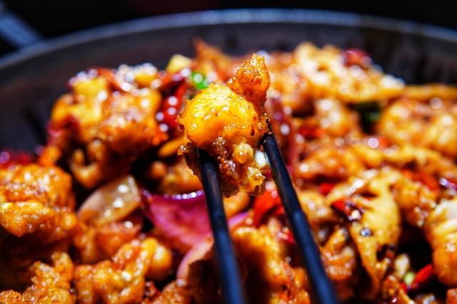 铁板牛蛙怎么做才好吃，干饭人不能错过的肉类美食