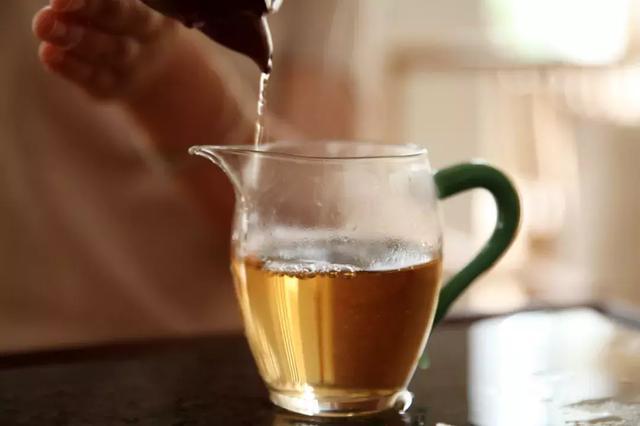 普洱茶什么味道，普洱茶是什么味道（普洱茶里出现这10种味道）