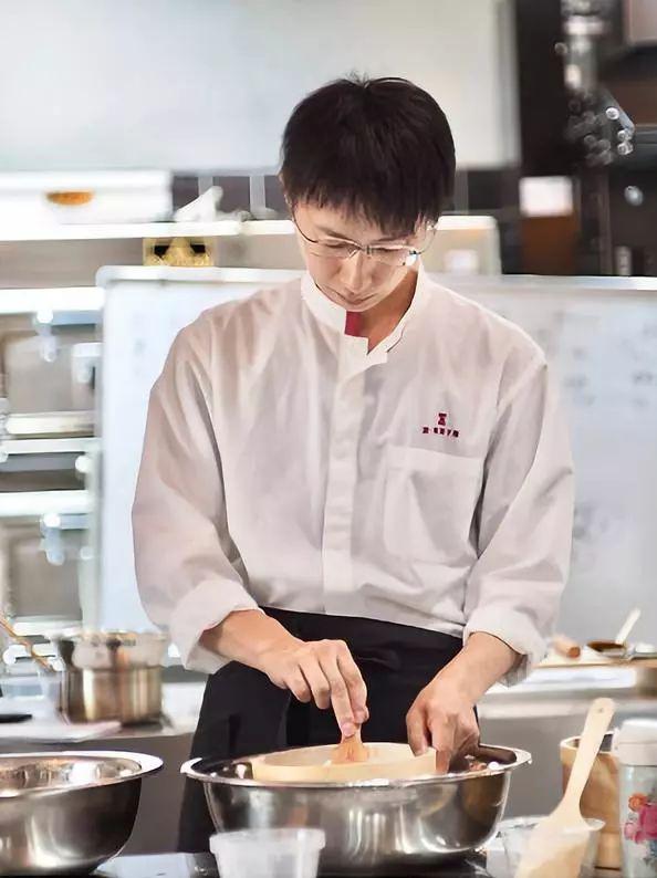 日本和果子的制作方法，日本食玩果子制作视频（日本匠人做出这么美的“和果子”）