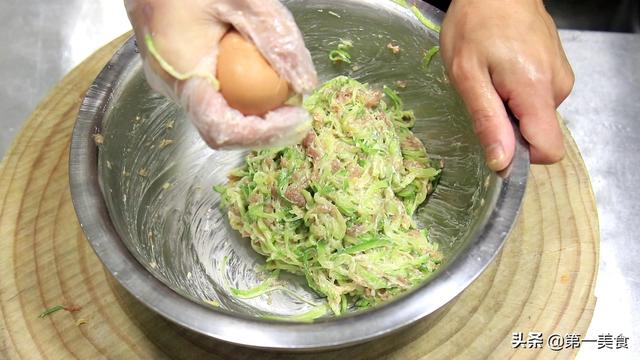 肉丸子的制作方法和配料，肉丸子配料及制作方法（厨师长教你做萝卜大肉丸）