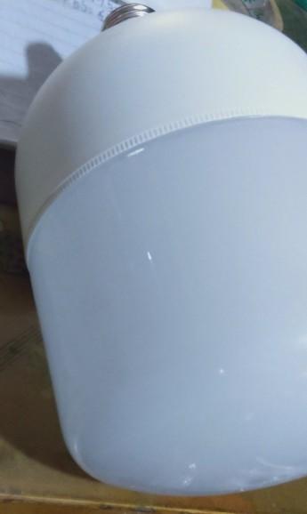 led灯珠一个多少伏（45瓦LED灯的内部构造）