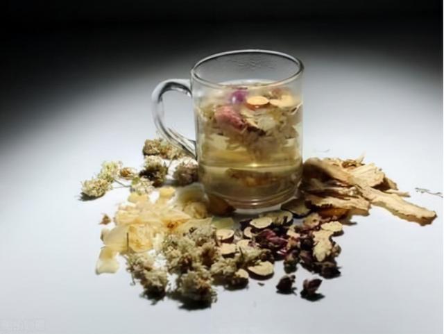 荷叶山楂陈皮泡水喝的功效，荷叶山楂膏喝了有什么功效（高血压病、高血脂症、脂肪肝）