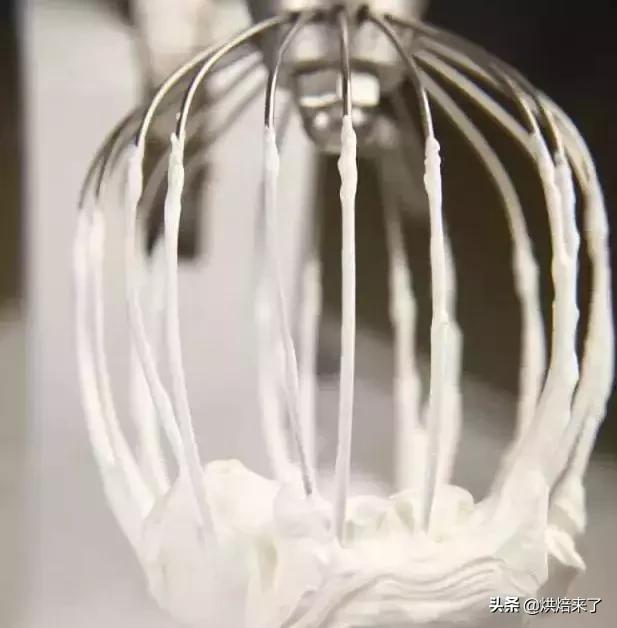  动物奶油怎么打发，手工淡奶油打发教程（奶油受不了~~夏季奶油打法的问题与技巧） 