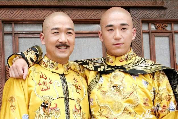 邓婕为什么不生孩子，邓婕嫁给张国立30年（三角家庭后悔事：邓婕没生孩子）