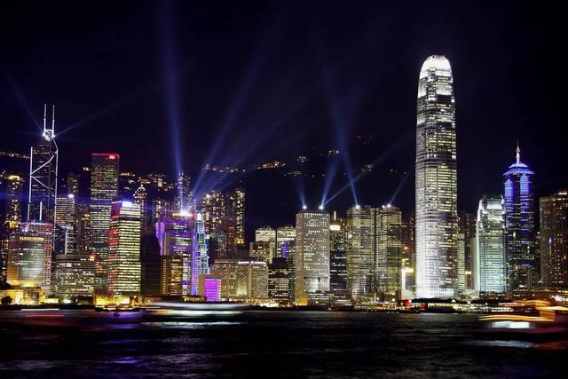 香港多少平方公里，香港面积多少平方公里（每平方公里人口超过两万人）