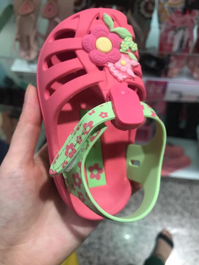 儿童凉鞋怎么选择比较好，儿童凉鞋到底要怎么选