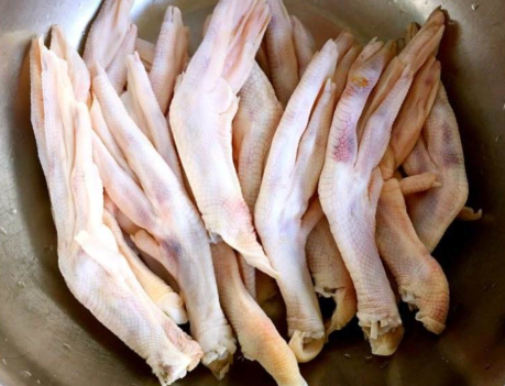 在家卤食怎么做，在家怎样做卤菜（卤鸭掌家常做法）