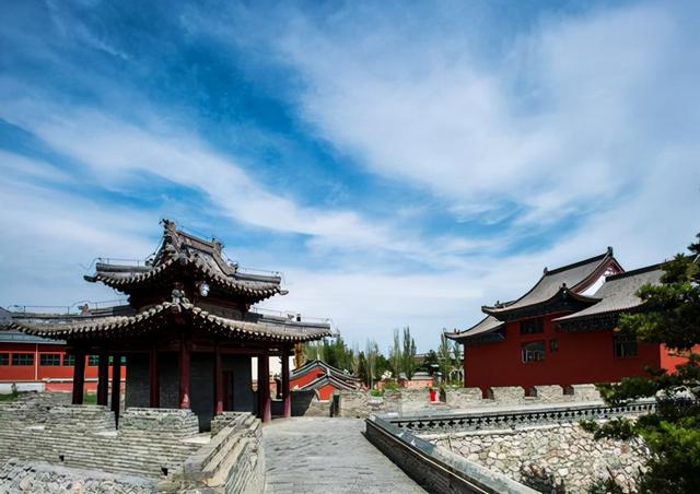 关于百灵庙镇介绍，百灵庙镇政府（内蒙古这四个村镇将成为自治区级历史文化名镇名村）