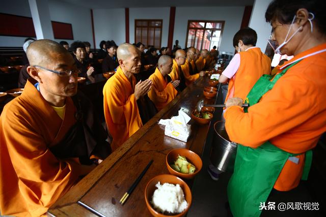 过堂是什么意思，过堂房是什么意思（佛门吃饭为什么叫“过堂”）